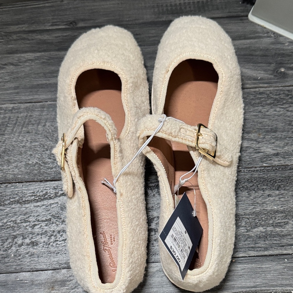 Universal Thread Cream Slippers with Gold Buckle - Picture 5 of 5